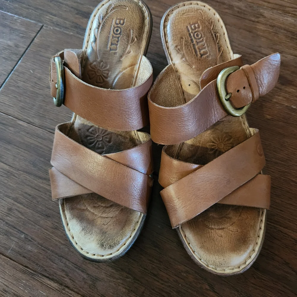 Born Tan Leather Buckle 3" Heels Sandals, Size 8 - Picture 1 of 6